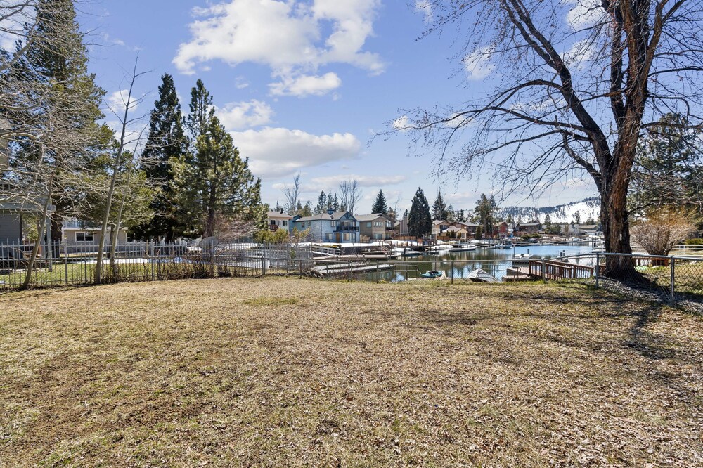 Tranquil Tahoe Retreat With Hot Tub 3 Bedroom Home by RedAwning