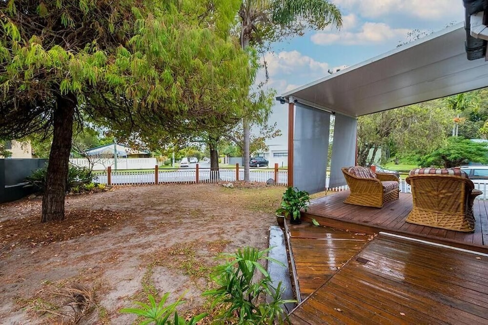 4 BDRM Pet Friendly Home 200m to Creek