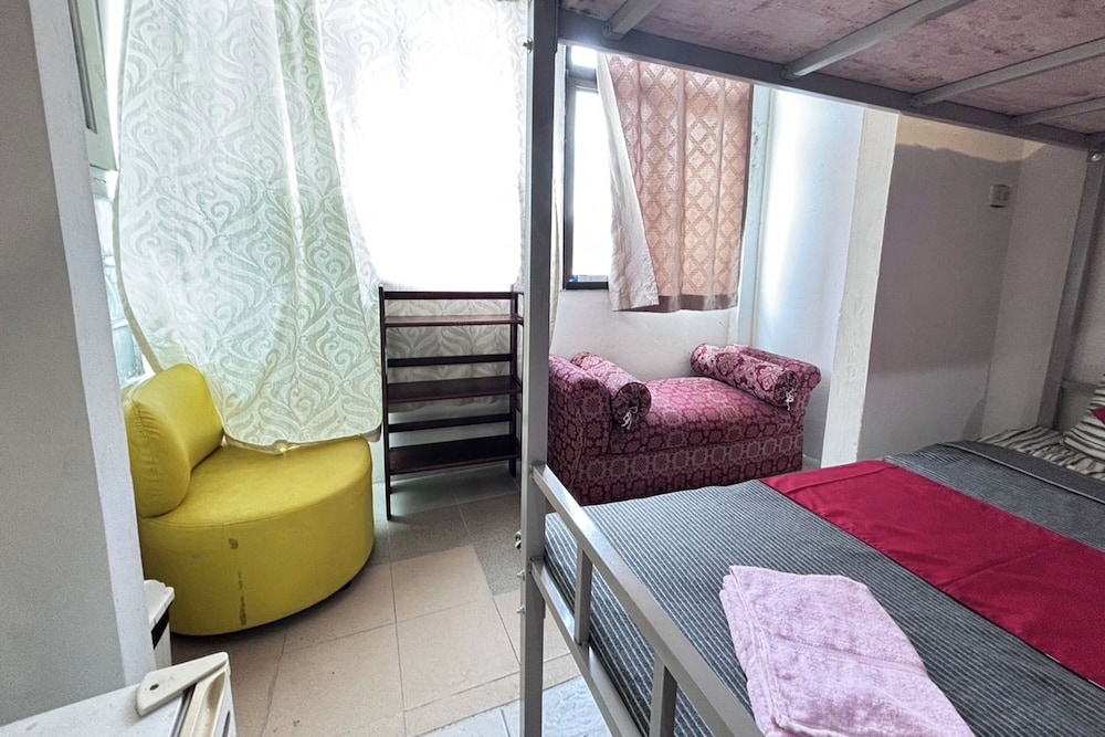 Sunshiny-BB Hostel near Punnavithi BTS station
