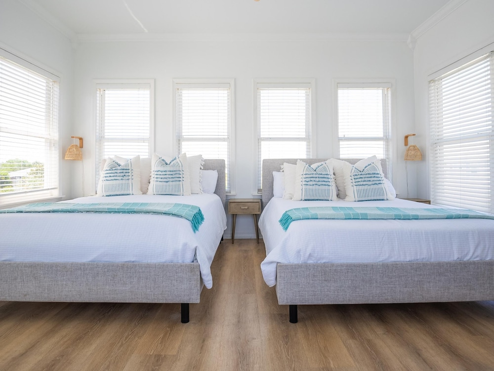 Low Cay by Southern Vacation Rentals view 4
