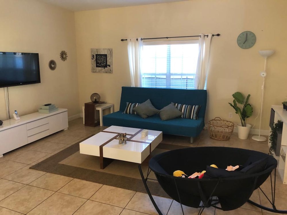 Paradise Palms 8951 A - Image 4