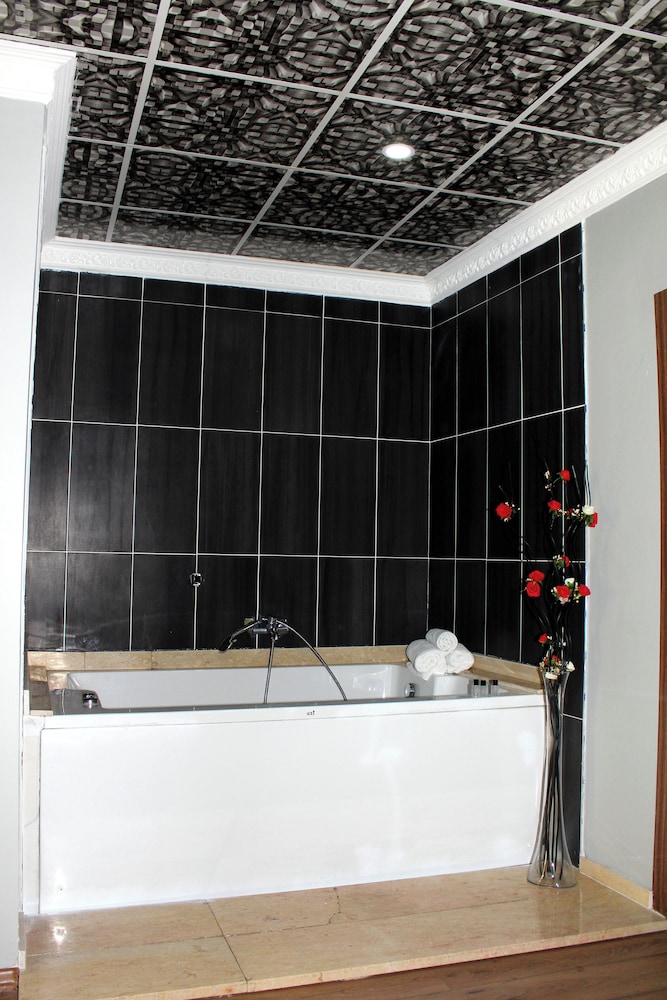 Big Life Otel - Image 56