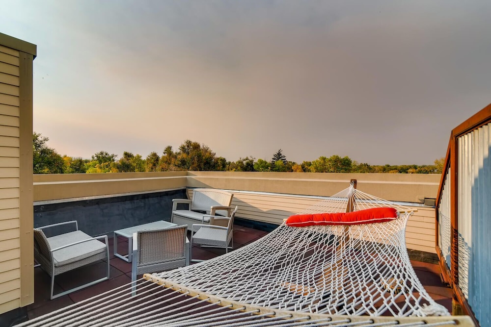 Old Town Loft Oasis With Amazing Rooftop Deck! view 3