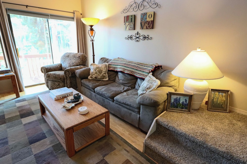 Quiet Cozy Fraser Getaway for 7!