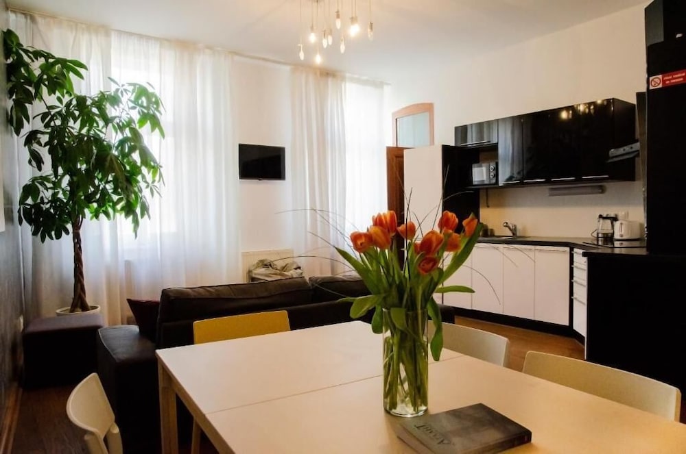 The Republic Garden - Hostel