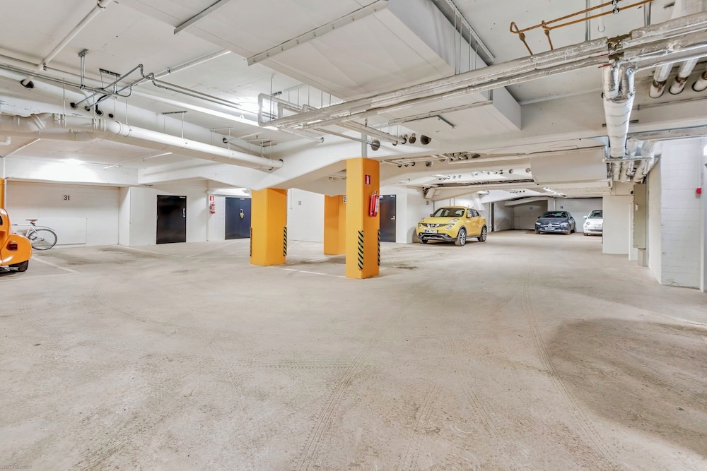 Luxurious 3-Br Apt with Balcony