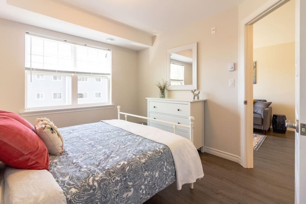 Saint John Vacations - Newly Renovated Condo w Prking Near UNB Patio - Property Image 4