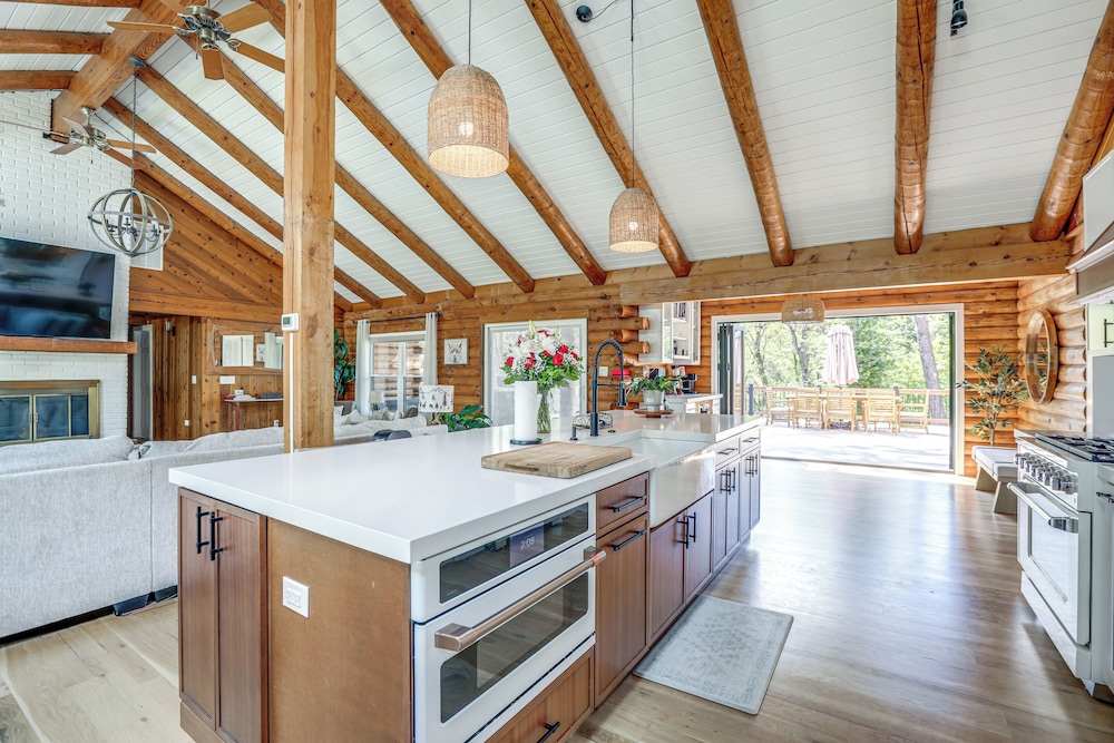Deck, Sauna & Fire Pits: Upscale Belle Mead Cabin