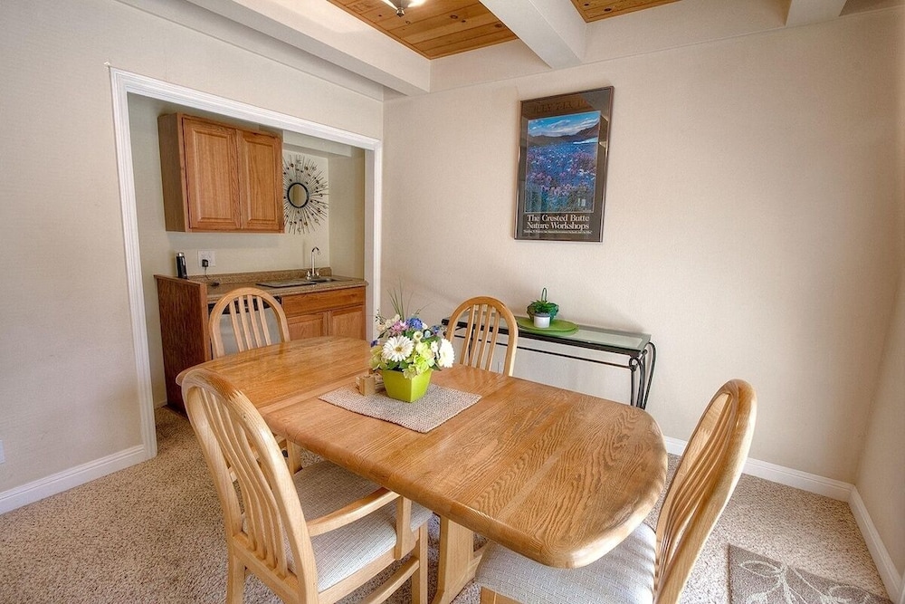 Lone Indian Lodge 3 Bedroom Home by RedAwning view 5