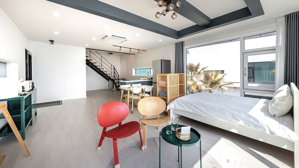 Namhae Orosy Bada Pool Villa & Pension