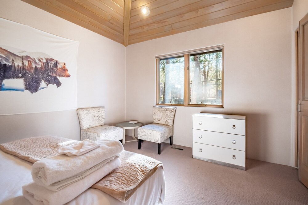 Heavenly Valley by Avantstay Home w Pool Sauna Hot Tub Game Room Tennis Crt Basketball Crt