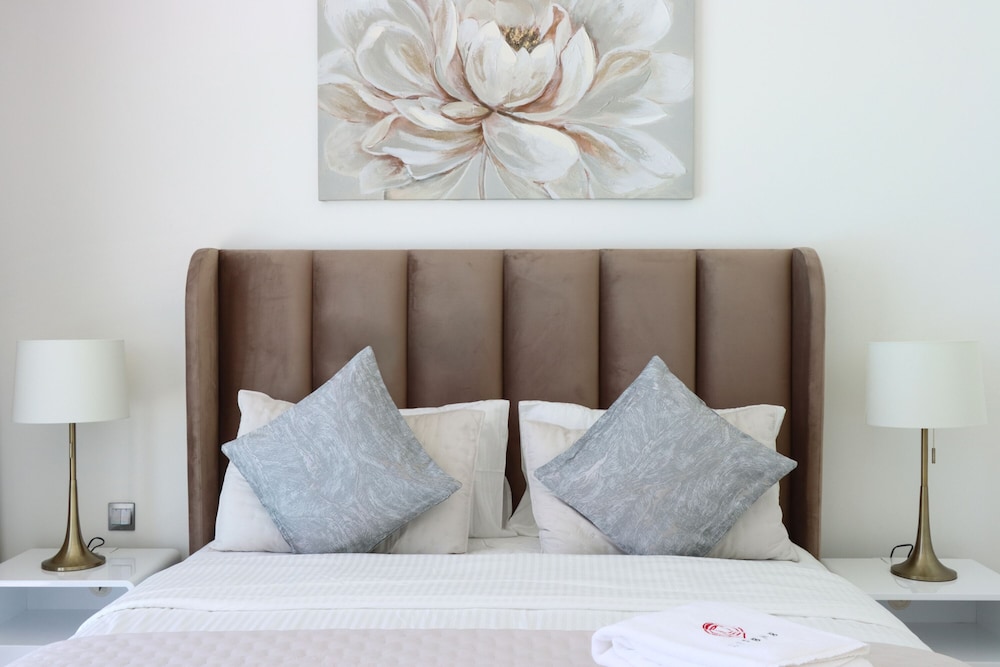Panoramic 2BR at District One