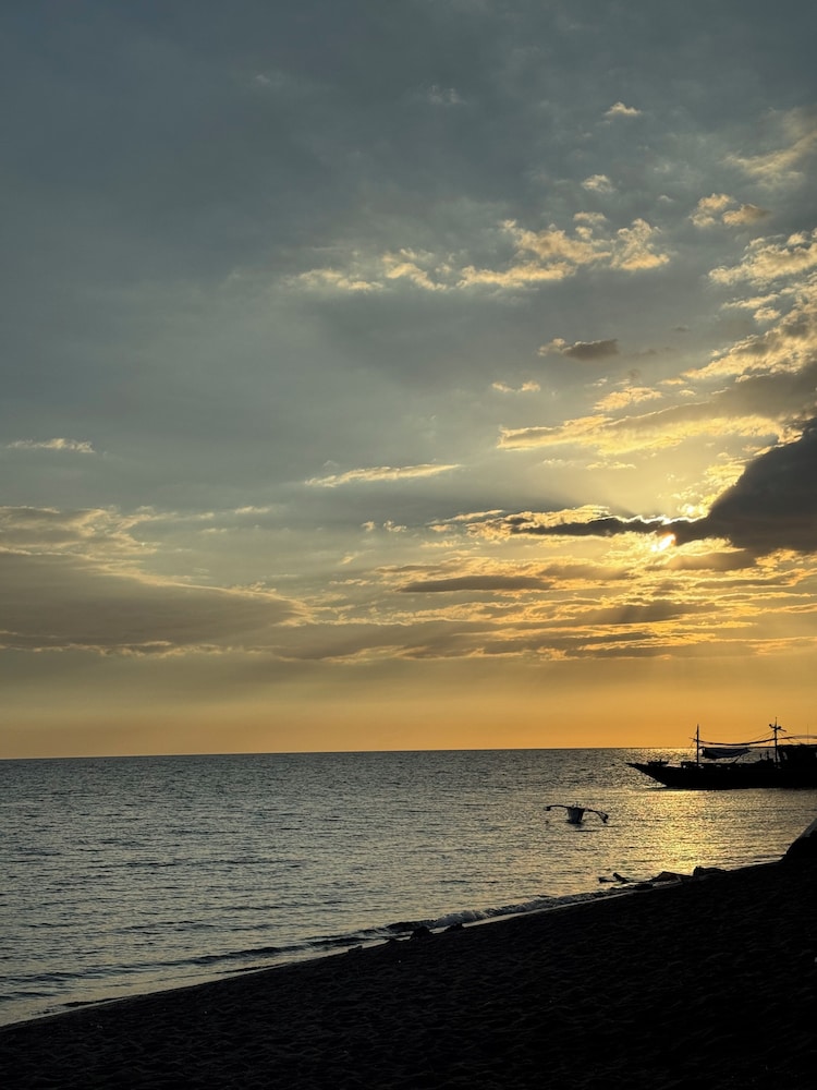 Isla Enriqueta - Private Beach Resort