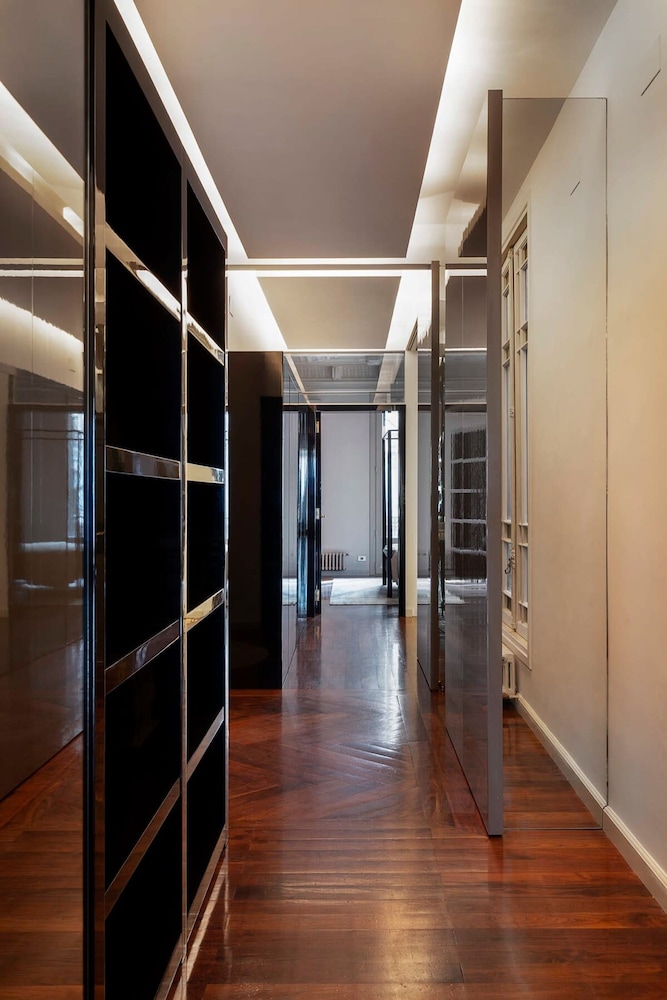 Artist Modernist 3-br Gem Next to Paseo de Gracia