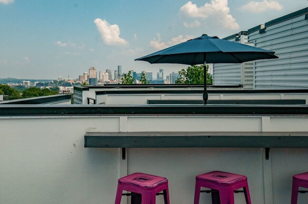 King Queen 2 Homes - 24 Beds City Views