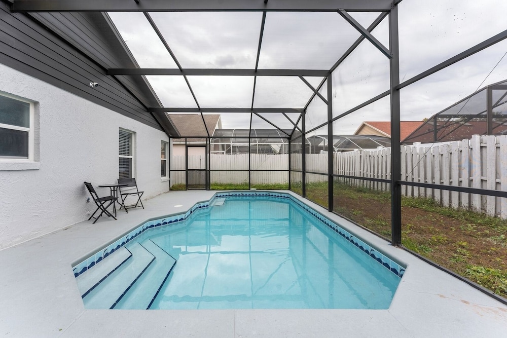 Heated Pool & Bathtub 4BR Near Disney