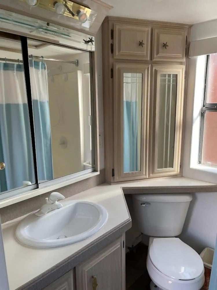 Oceanview Cabin 25 w Jacuzzi Plesant Views