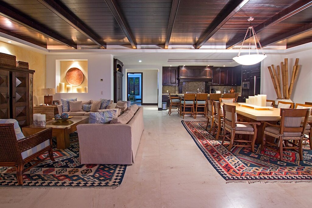 Comfortable 4 Bedroom Condo - Property Image 7