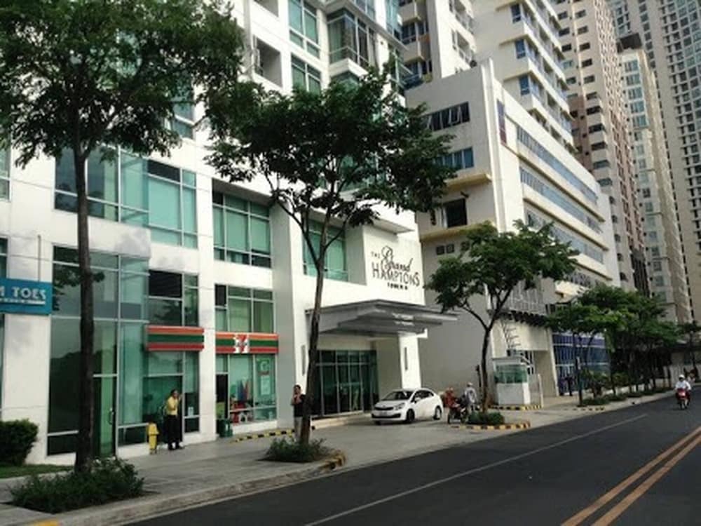 Elegant 2BR Apartment in Upscale Fort BGC Fast Wifi