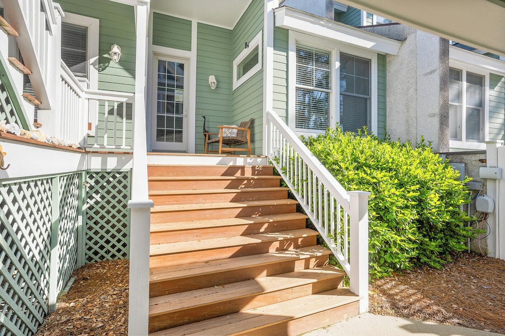 Tasteful 2 Story 4 Bedroom, 4 Bath Home! New on Rental Program, Sleeps 12!