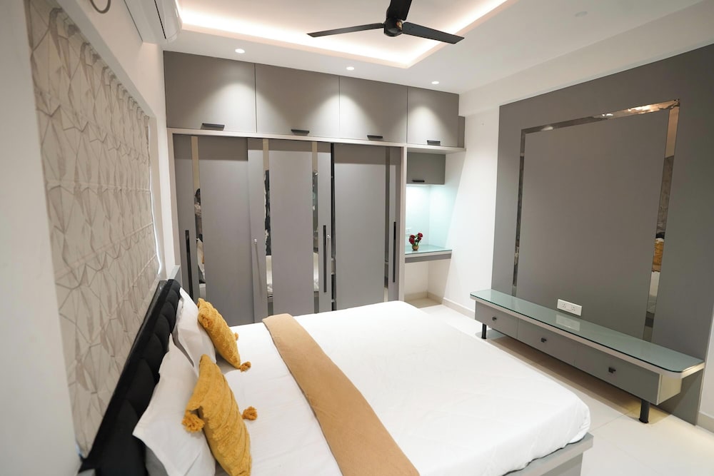 Aurelia Apartment By Red Olive 4bhk 30min Hitech