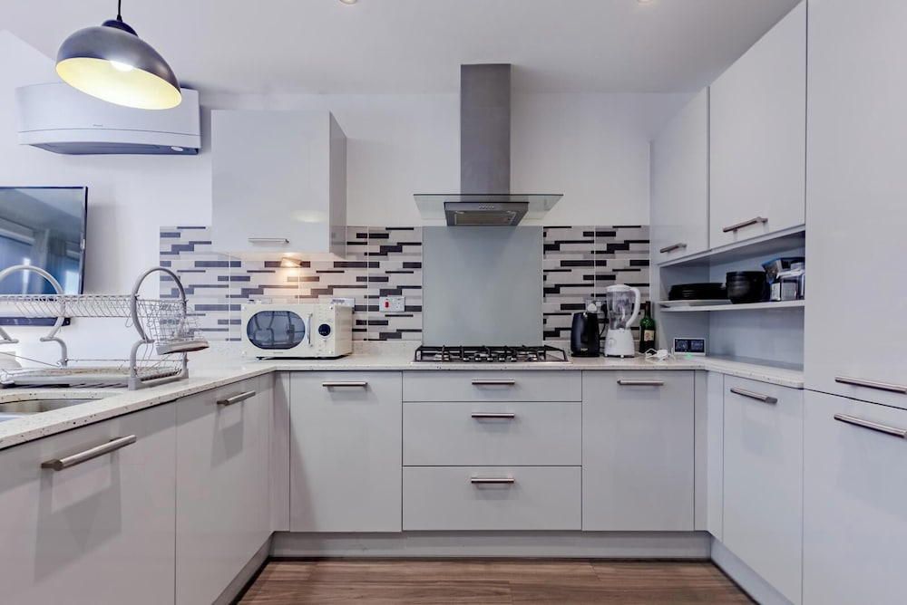 Sunset View-luxury 2-bed House Near Birmingham