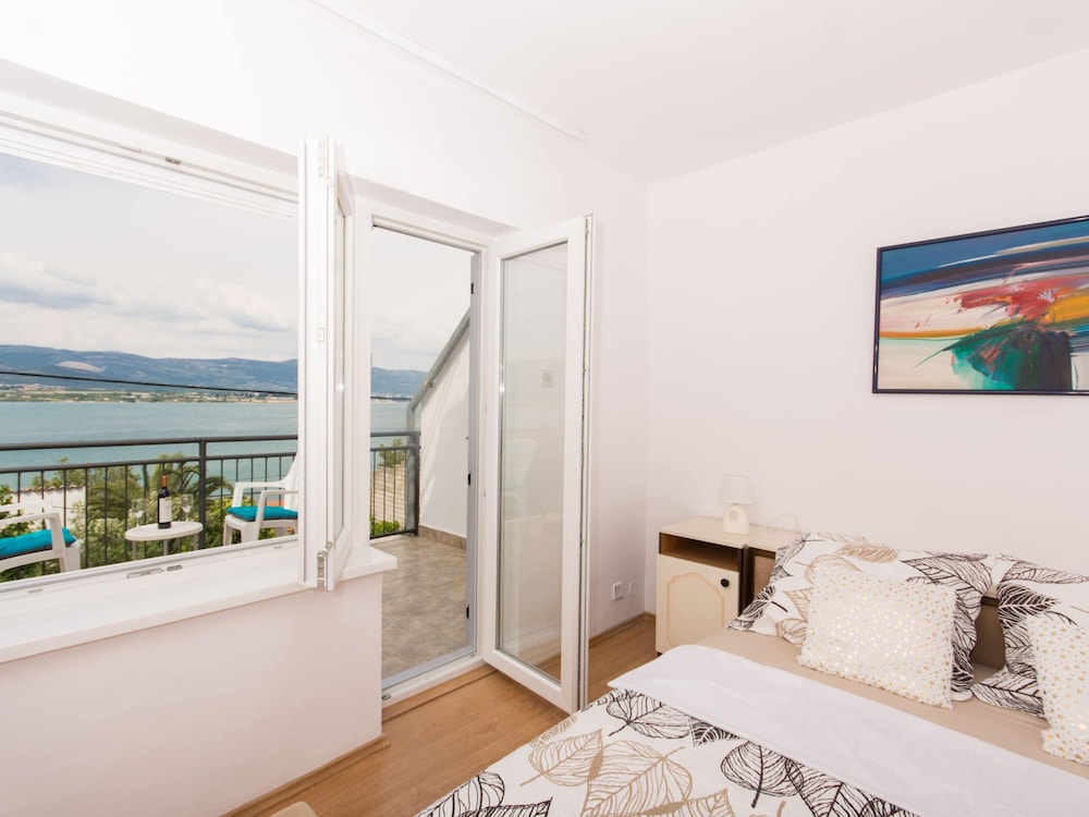 Quaint Holiday Home in Mastrinka With Balcony view 2