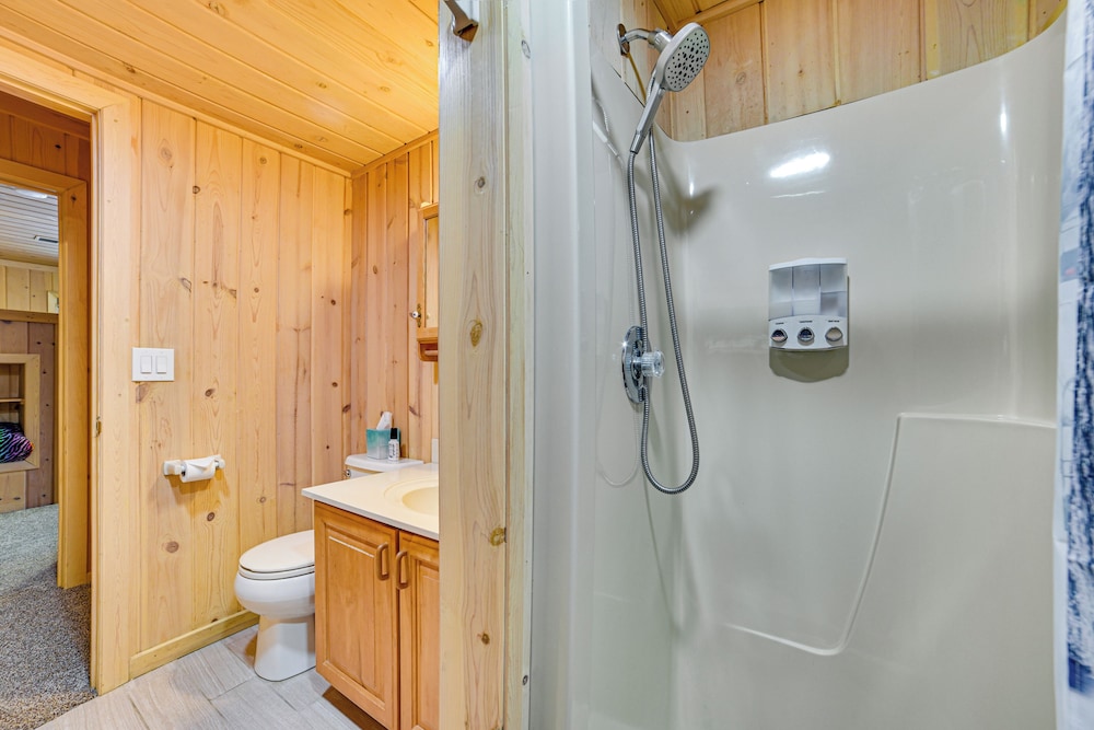 < 1 Mi to Nubs Nob Ski: Cabin w/ Sauna & Deck!