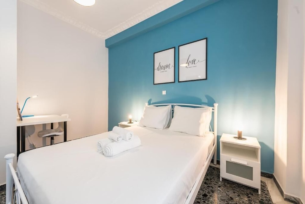 Athens Central Pangrati - Varnava Square Modern Apartment for 5