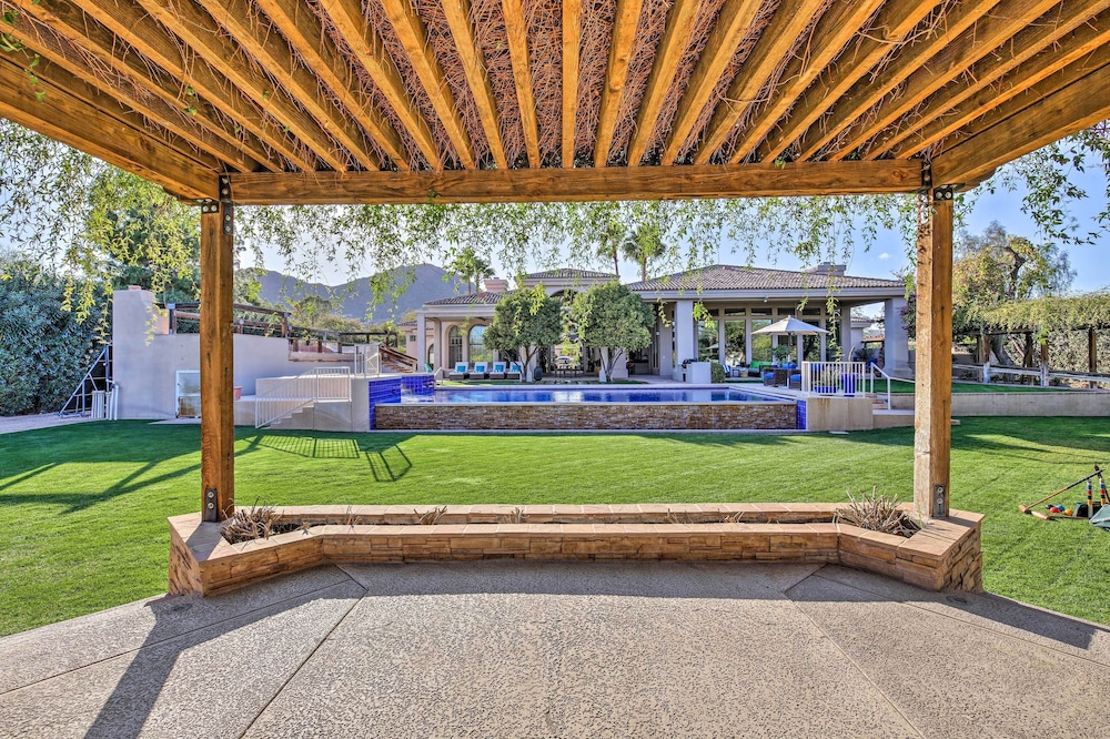 Lavish Paradise Valley Home w/ Sports Court & Pool