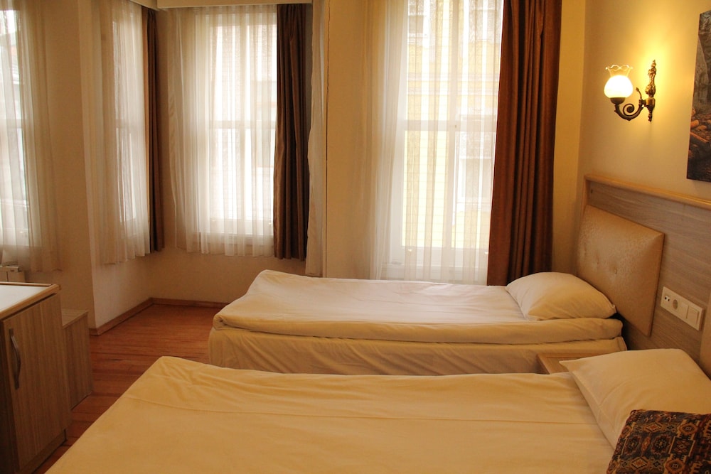 Jasmine Daire - Image 14