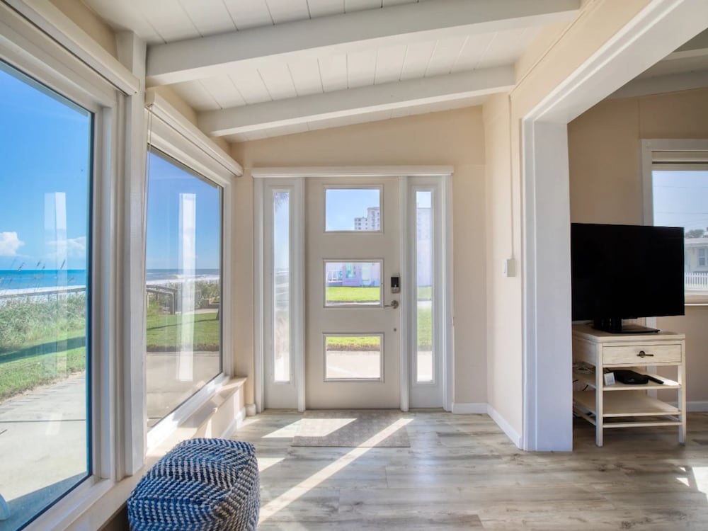 Sunrise Cottage By the Sea
