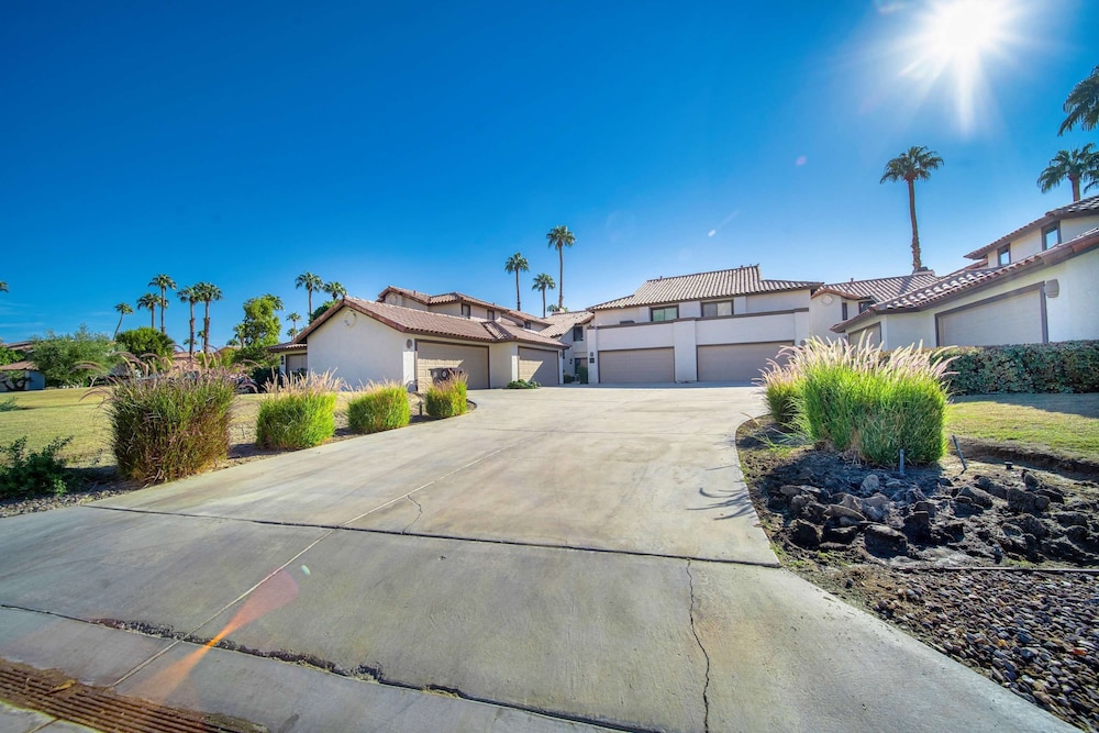 Cozy Lakeside Retreat in PGA West Bbq Scenic Views