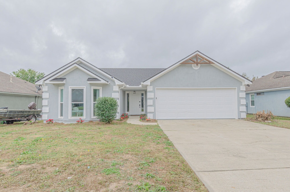 6-Bed Artistic Home with Game room