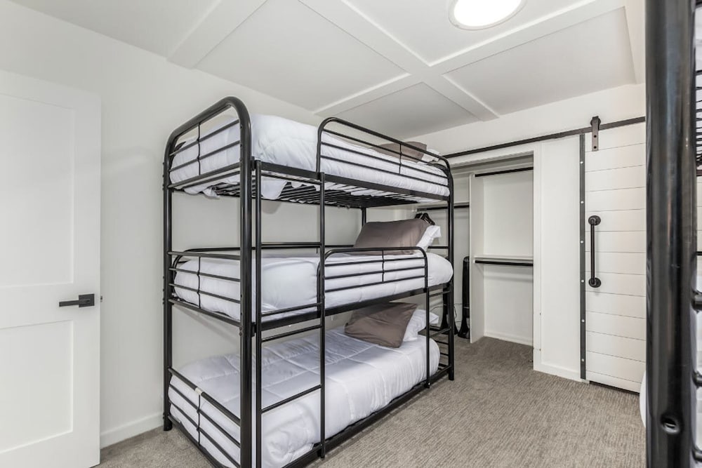 Sunburst Estate Htd Pool Putt Grn Sleeps 14