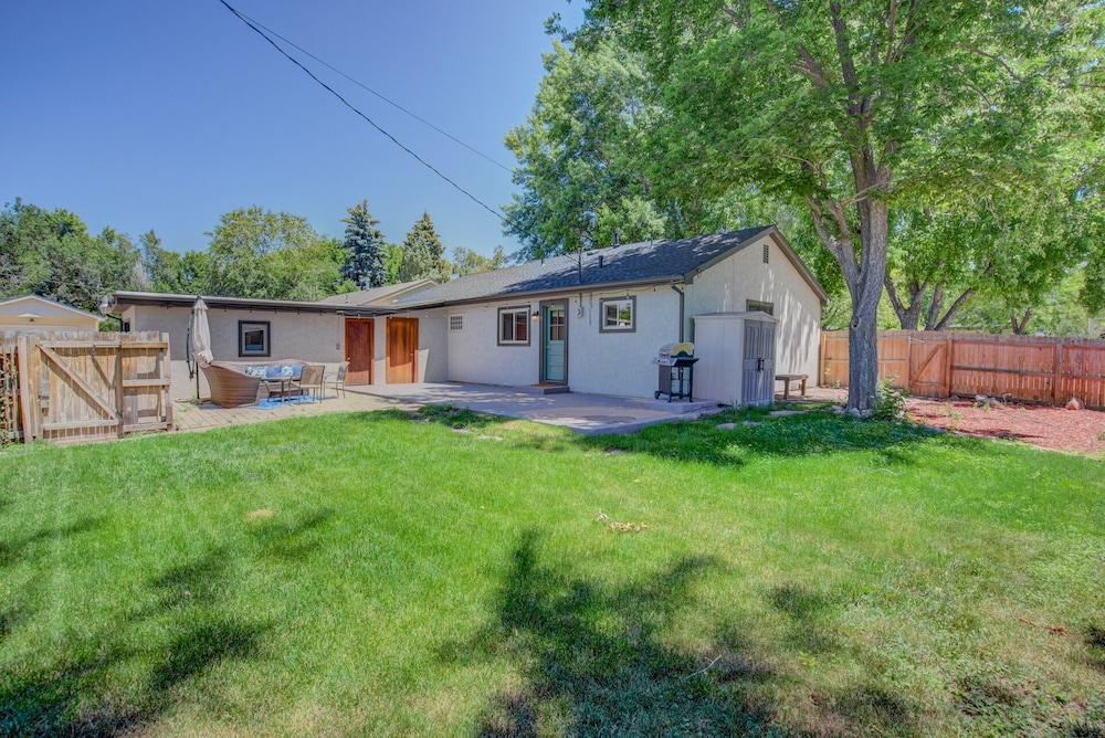 Home Sweet Home 3 Beds Central Springs Locale! view 4
