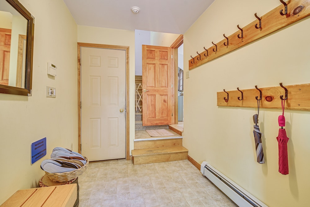 2 Mi to Beaches: Charming Kennebunk Family Home
