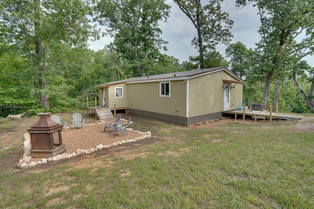 Buchanan Home w/ Deck, 4 Mi to Paris Landing! view 4