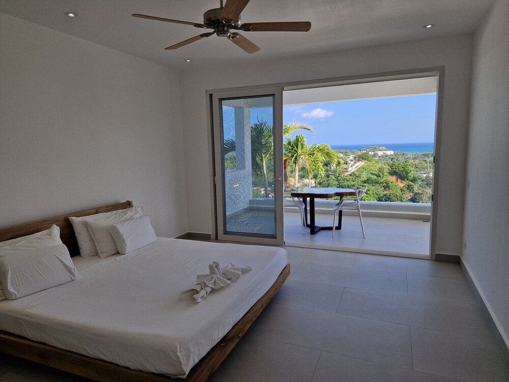 Sunset Villa with Infinity Pool view 2