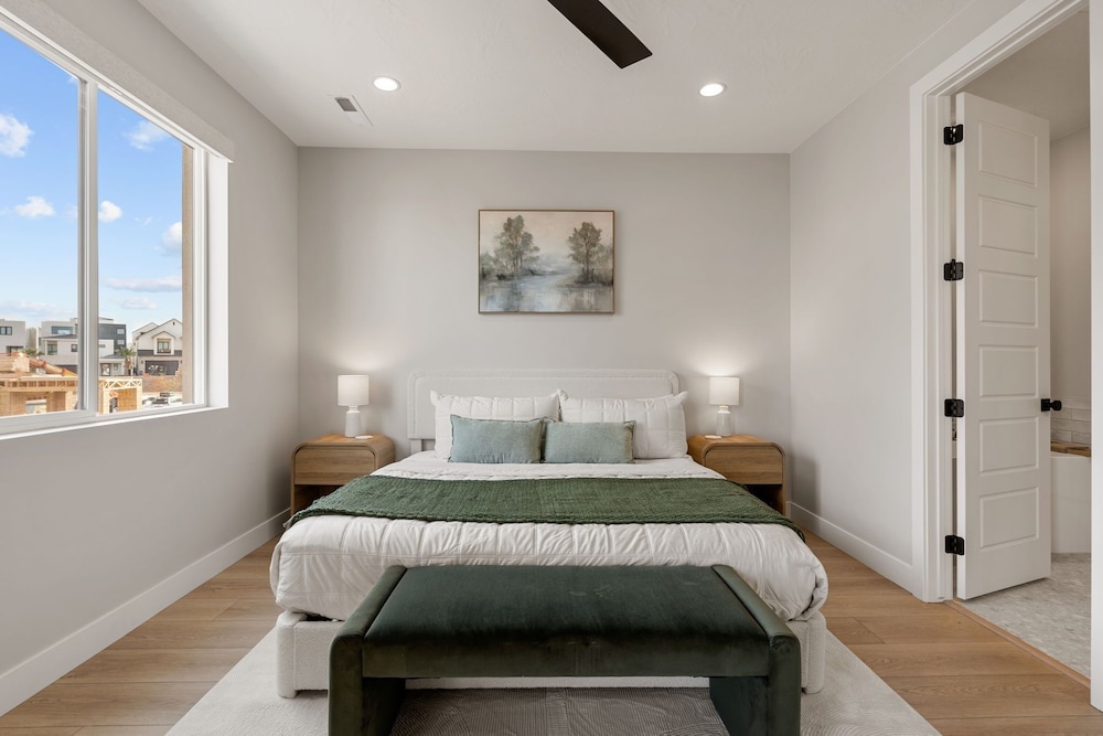 Weekend Vibes 5 Bedroom Townhouse