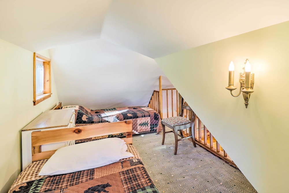 Cozy Tannersville Gem - Ski, Hike, Explore! view 2