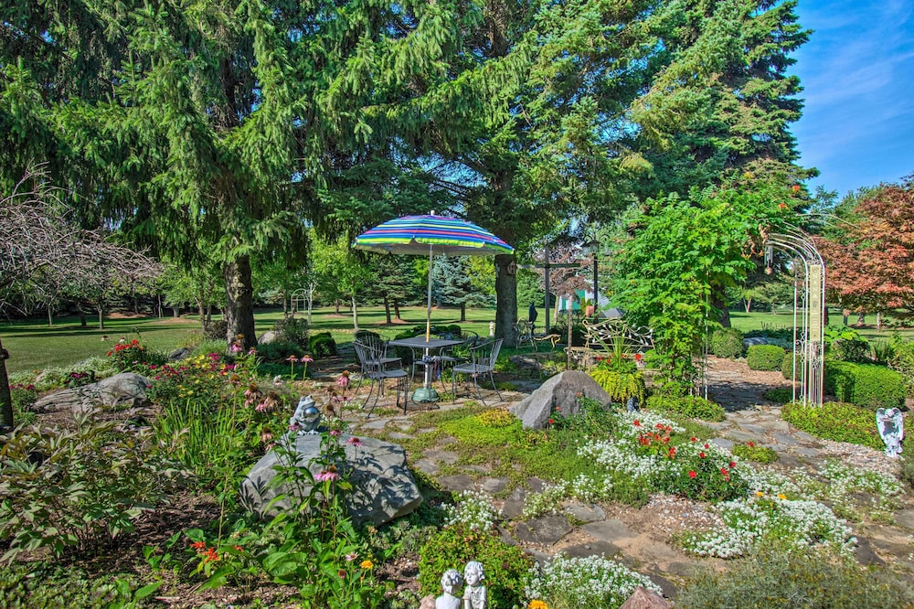 Large Family Home w/ Deck & Yard on Lake Huron