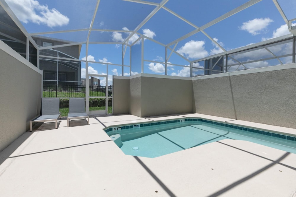 Stylish Townhome Near Disney - Image 4