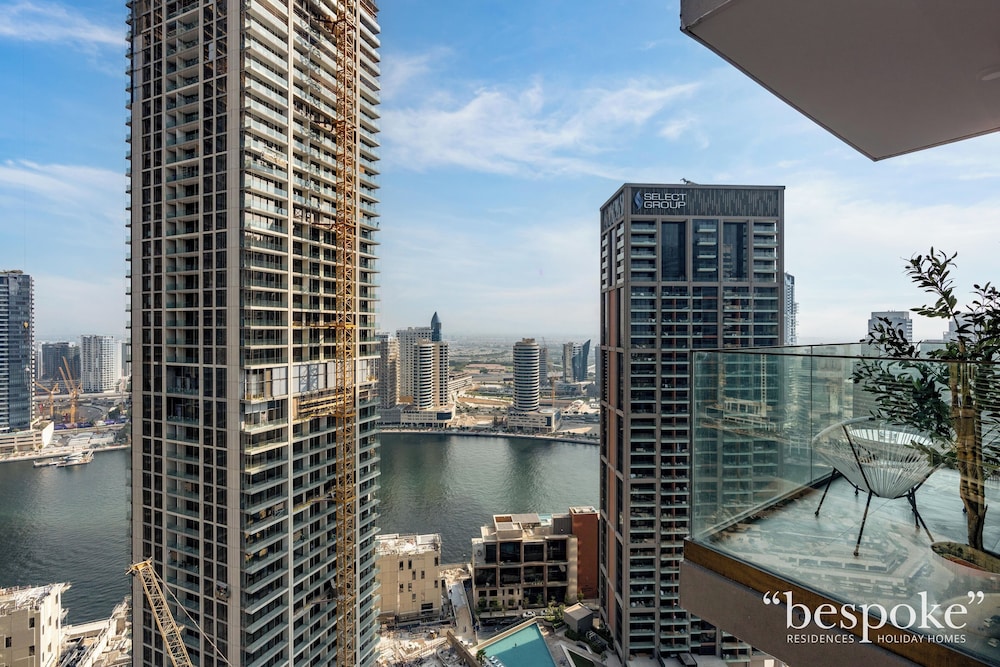 Luxury 2BR in Peninsula One by Bespoke