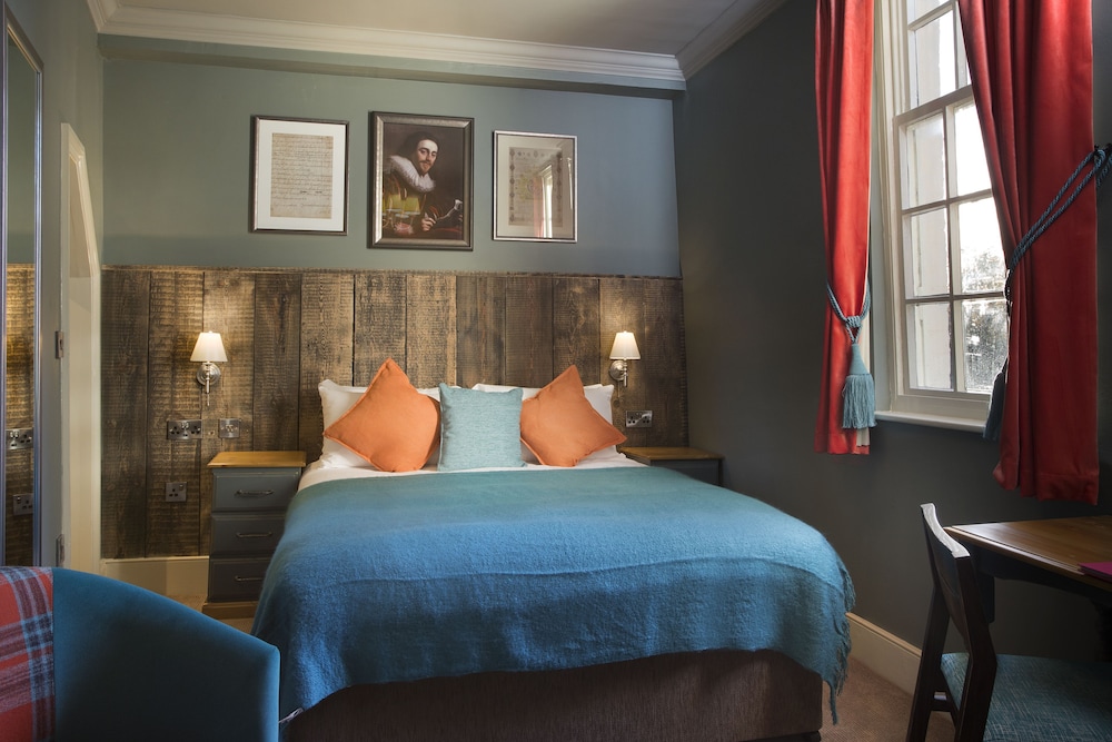 The Ostrich Inn