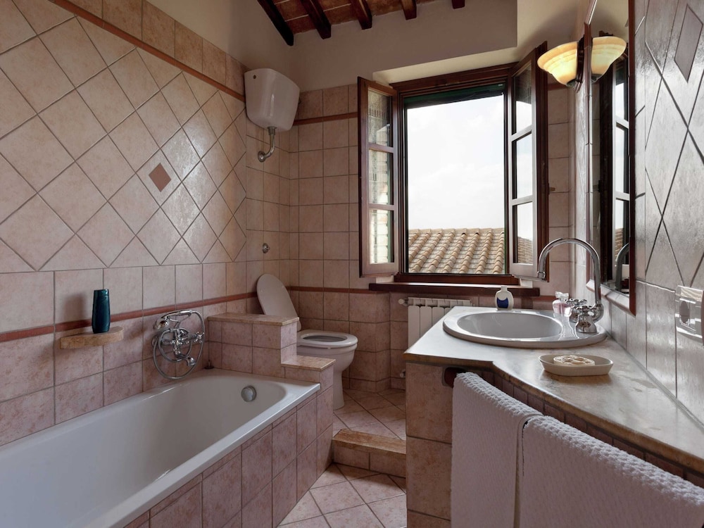 Modern Holiday Home in Foiano Della Chiana With Pool