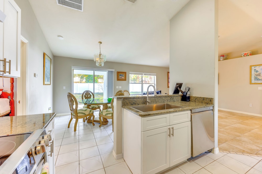 Pet-friendly Palm Coast Home: 8 Mi to Beach!