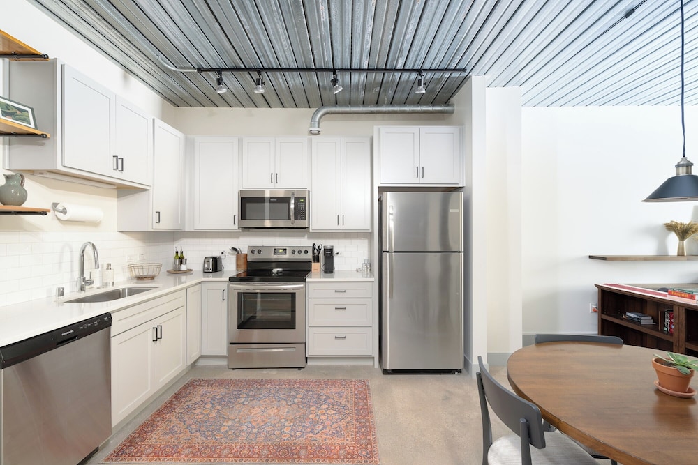 Brewery District Apartment Near Fiserv with Rooftop, Gym, and Parking