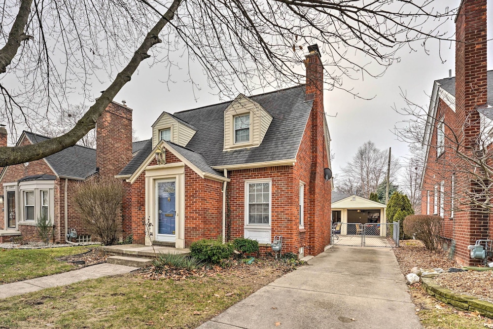 Dearborn Home w/ Games & Furnished Patio view 2