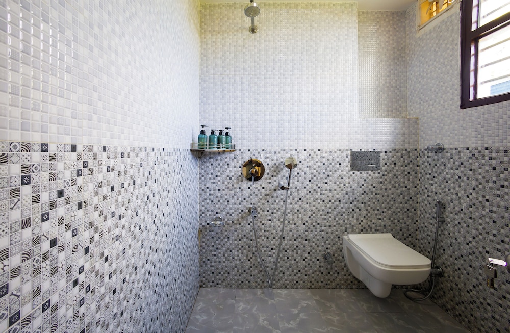 Elivaas Esh Cottage Willow | Hillside With Lush Garden